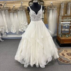 Kenneth Winston “1819” wedding dress